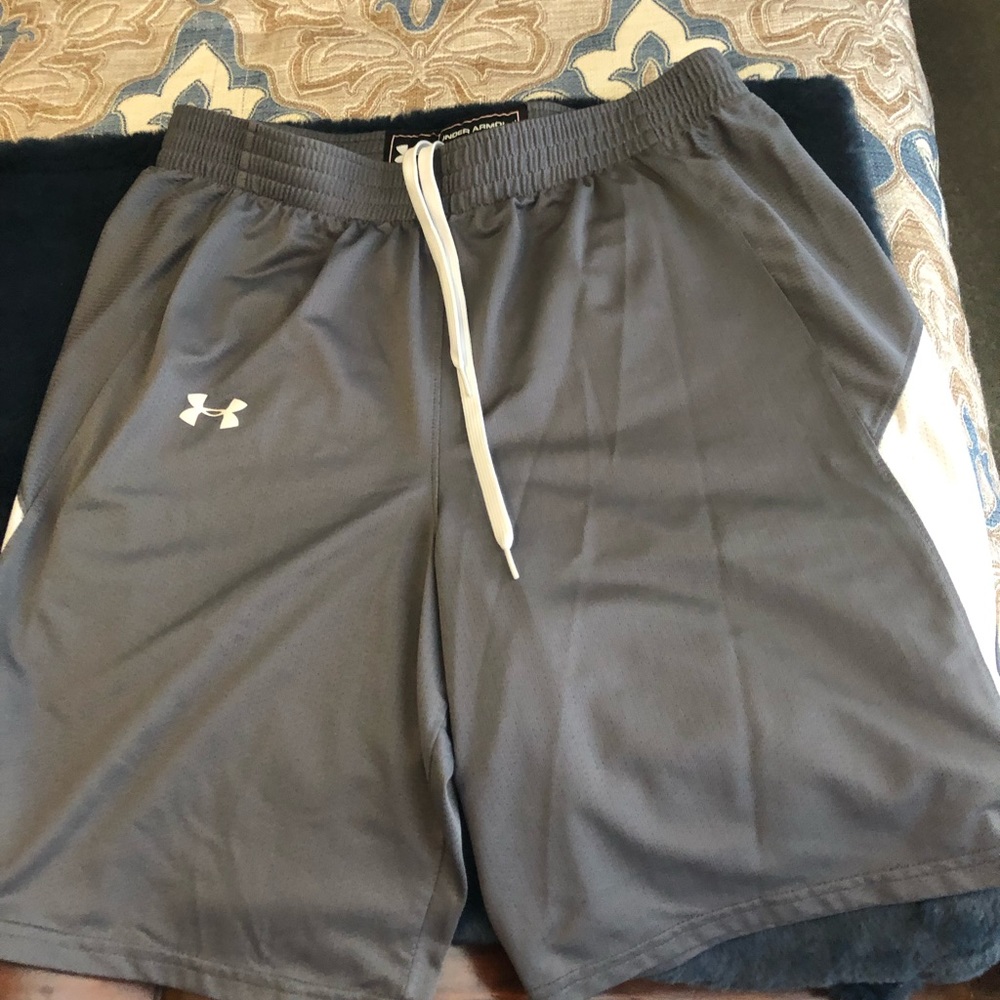 Mens XL under armour jogging shorts